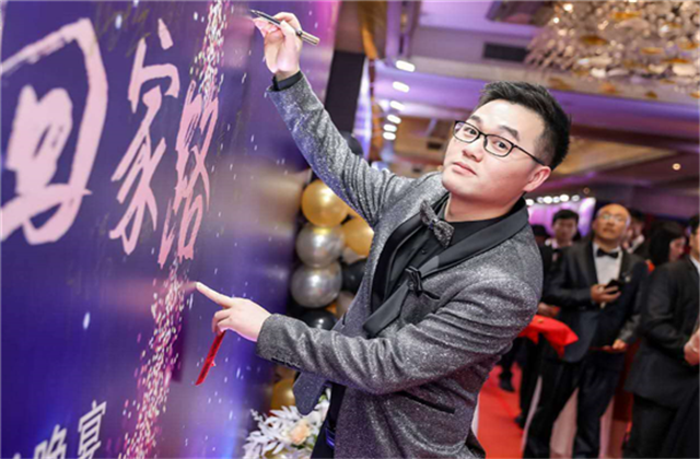 【高光“疫”事】勇敢逆行的特殊“网约车”——利来w6690后，用信念打通生命运输线